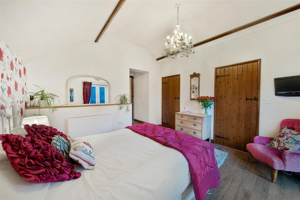 Derwent Cottage - Interior - Wide-10.jpg