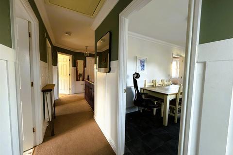 4 bedroom semi-detached house to rent, Devonshire Rise, Tiverton