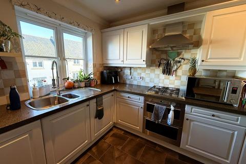 4 bedroom semi-detached house to rent, Devonshire Rise, Tiverton