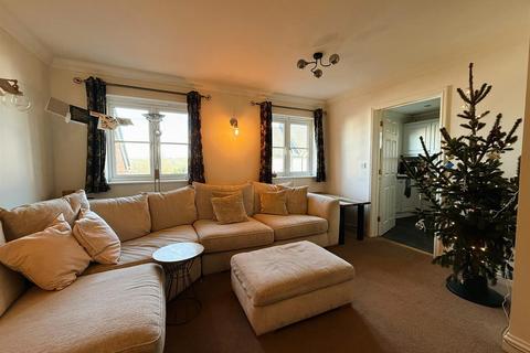 4 bedroom semi-detached house to rent, Devonshire Rise, Tiverton