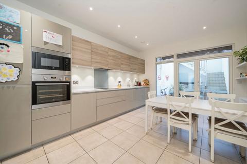 3 bedroom flat for sale, Palmerston Road, London W3