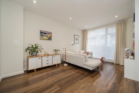 3 bedroom flat for sale, Palmerston Road, London W3