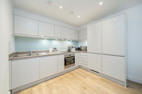 2 bedroom flat for sale, Lakeside Drive, London NW10