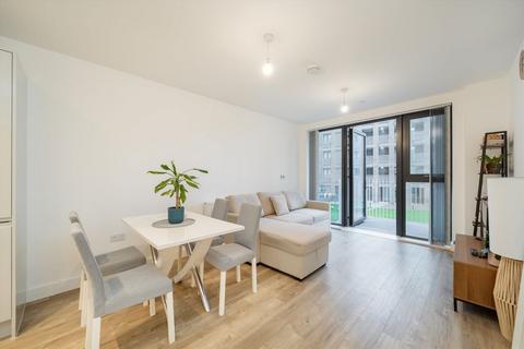 2 bedroom flat for sale, Lakeside Drive, London NW10