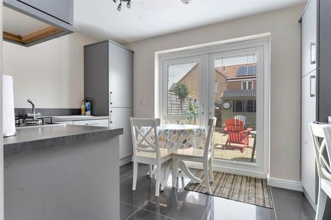 2 bedroom terraced house to rent, Tollesbury Avenue, Barleythorpe