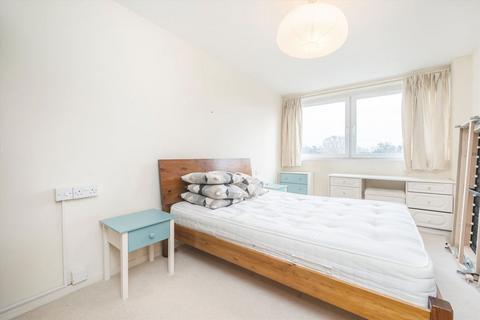 1 bedroom flat to rent, Augustus Close, Brentford TW8