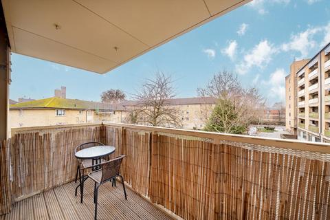 2 bedroom flat for sale, Brownswood Road, London N4