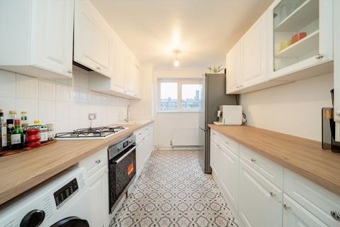 2 bedroom flat for sale, Brownswood Road, London N4