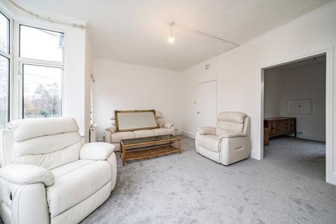 2 bedroom maisonette to rent, Corney Road, London W4