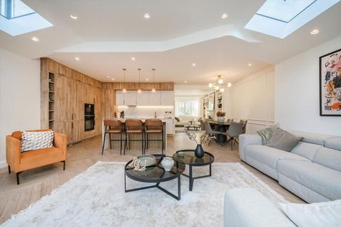 4 bedroom semi-detached house to rent, Chesterfield Road, London W4