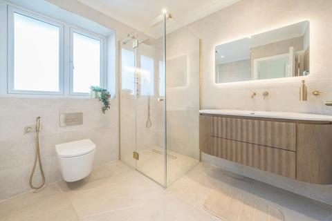 4 bedroom semi-detached house to rent, Chesterfield Road, London W4