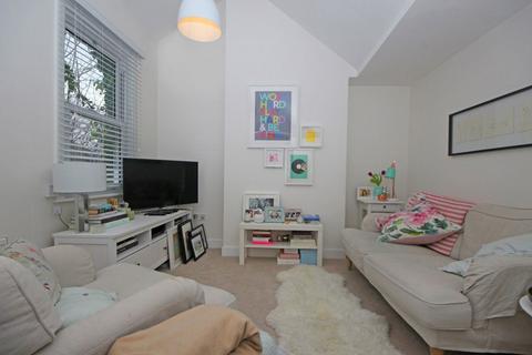 2 bedroom flat to rent, Glebe Street, London W4