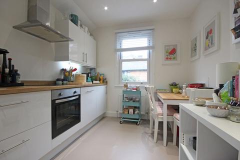 2 bedroom flat to rent, Glebe Street, London W4