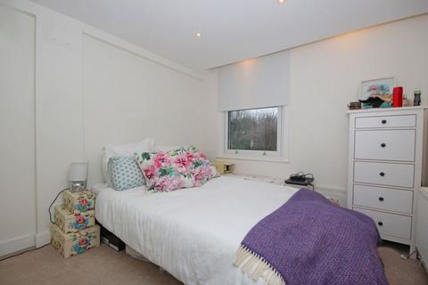 2 bedroom flat to rent, Glebe Street, London W4