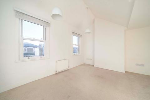 2 bedroom flat to rent, Glebe Street, London W4