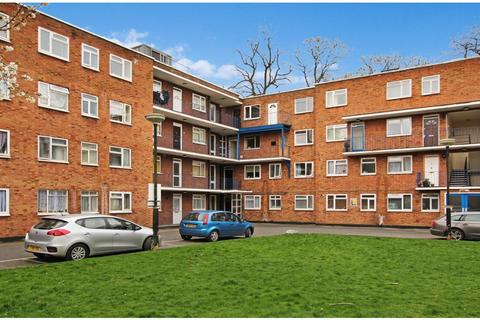 Studio to rent - Viceroy Court, Dunstable