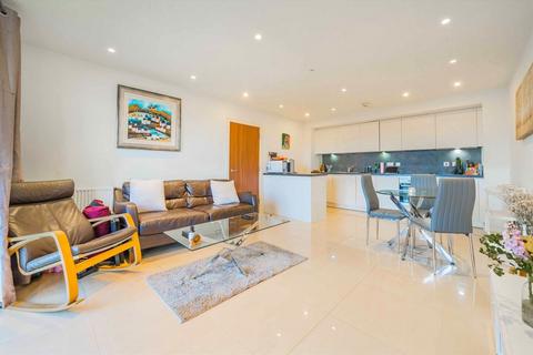 2 bedroom flat for sale, Shearwater Drive, London NW9
