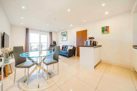 2 bedroom flat for sale, Shearwater Drive, London NW9