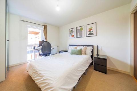 2 bedroom flat for sale, Shearwater Drive, London NW9