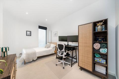 2 bedroom flat for sale, Centric Close, London NW1
