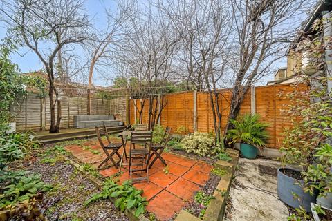 2 bedroom flat for sale, Strode Road, London NW10