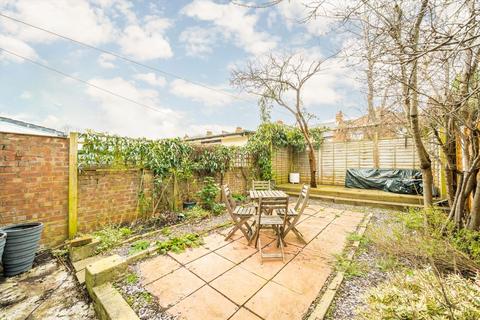 2 bedroom flat for sale, Strode Road, London NW10