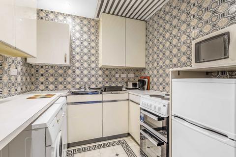 2 bedroom flat to rent, Winchester Street, London SW1V