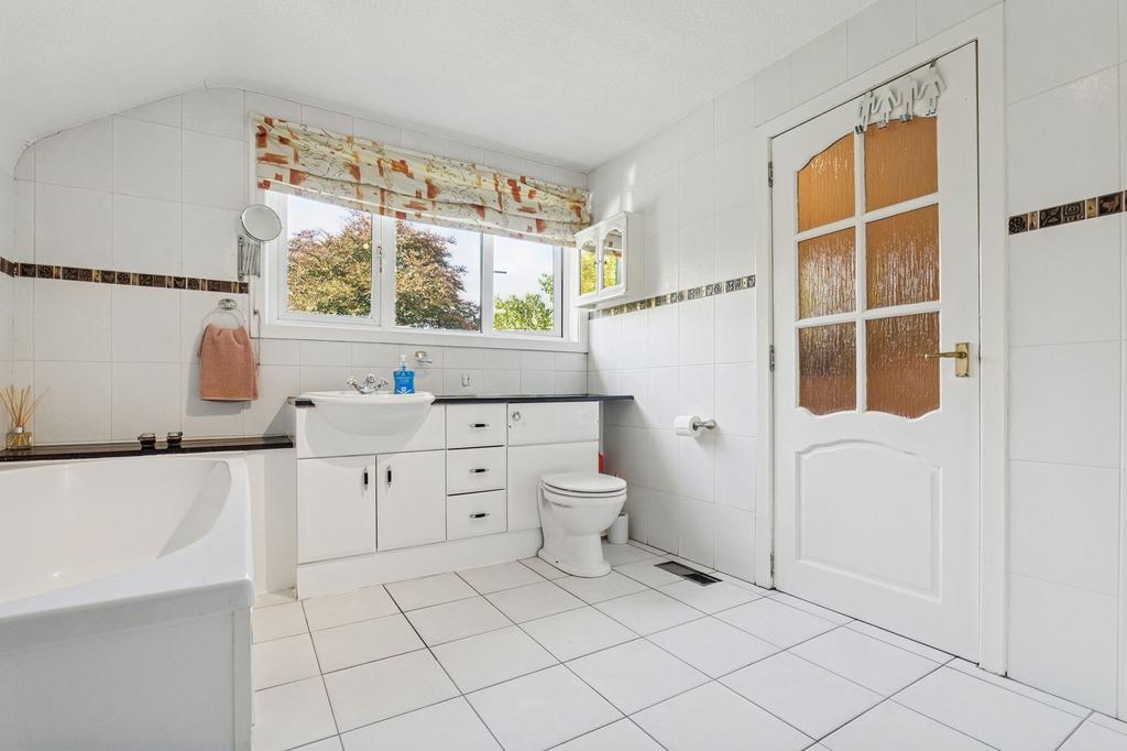 En-suite Angle 1