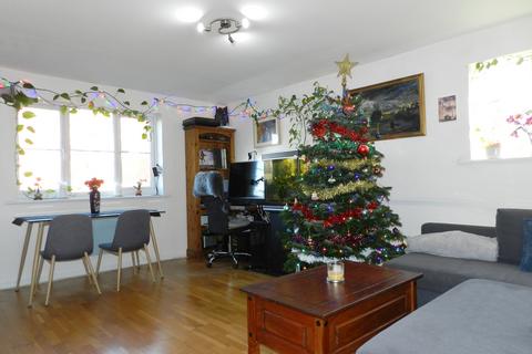 2 bedroom flat for sale, Gladbeck Way, Enfield EN2