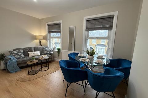 2 bedroom flat to rent, Ulverscroft Road, Dulwich, SE22