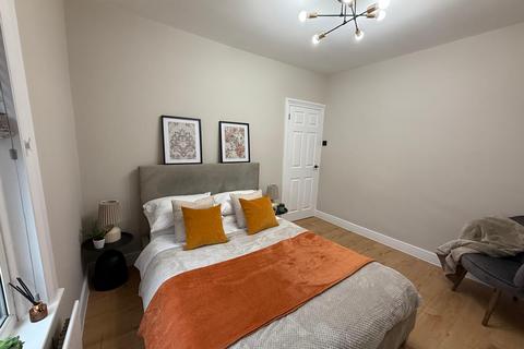 2 bedroom flat to rent, Ulverscroft Road, Dulwich, SE22