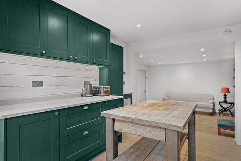 2 bedroom flat to rent, Albion Drive, London