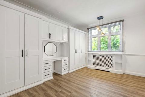 2 bedroom flat to rent, Colney Hatch Lane, London N10