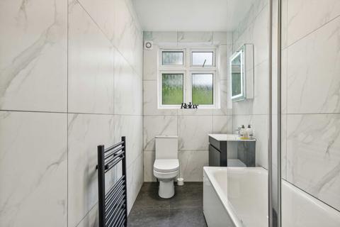 2 bedroom flat to rent, Colney Hatch Lane, London N10