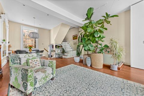 3 bedroom flat for sale, Cornwall Crescent, London