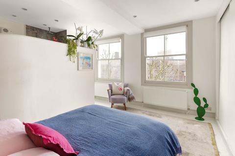 3 bedroom flat for sale, Cornwall Crescent, London