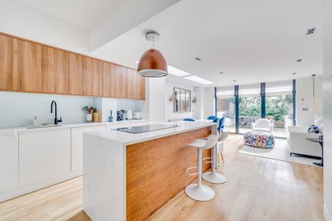 4 bedroom terraced house to rent - Hannell Road, Fulham, London