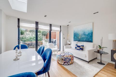 4 bedroom terraced house to rent, Hannell Road, Fulham, London