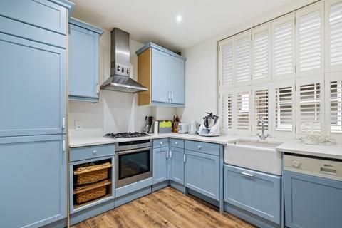 2 bedroom flat to rent, Albany Mansions, Albert Bridge Road, London