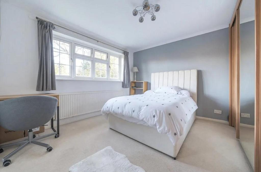 Bedroom 2a.jpg