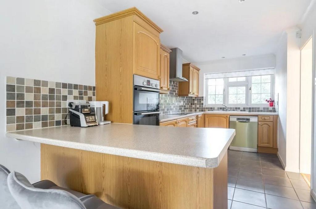 Kitchen 2.jpg