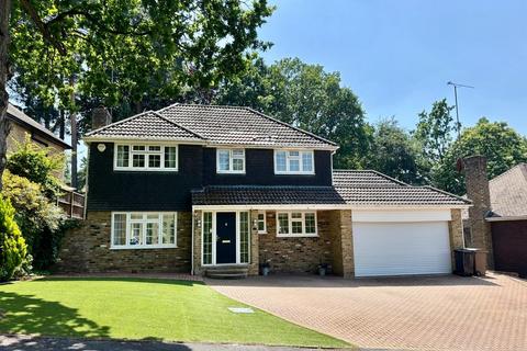4 bedroom detached house for sale, Chatsworth Heights, Surrey GU15