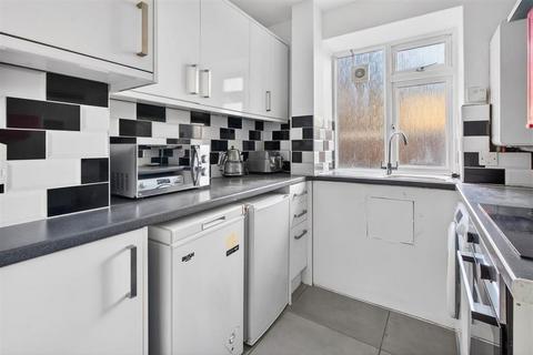 2 bedroom flat to rent, Long Lane, London SE1