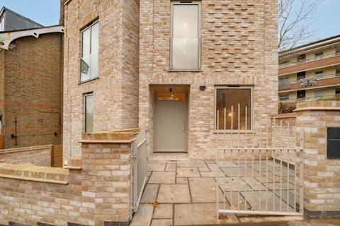 4 bedroom semi-detached house for sale - Blythwood Road, London N4