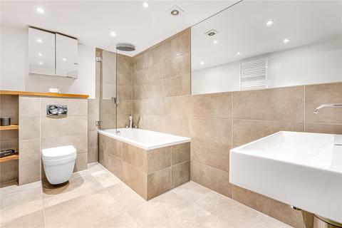 2 bedroom maisonette to rent, Limburg Road, London