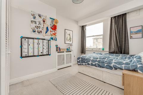 2 bedroom flat to rent, Lavender Hill, London