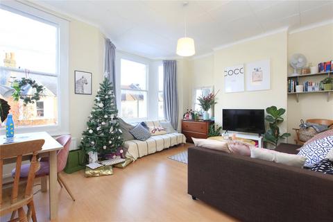 2 bedroom flat to rent, Gaskarth Road, Clapham South, London