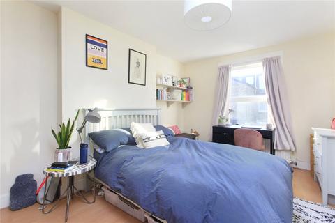 2 bedroom flat to rent, Gaskarth Road, Clapham South, London
