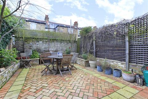 5 bedroom terraced house to rent, Lysias Road, London