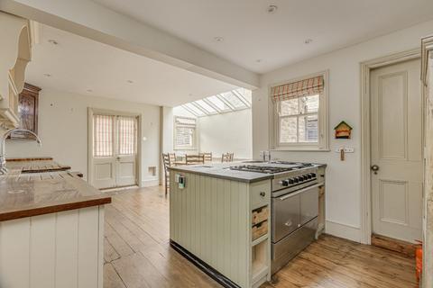 5 bedroom terraced house to rent, Lysias Road, London